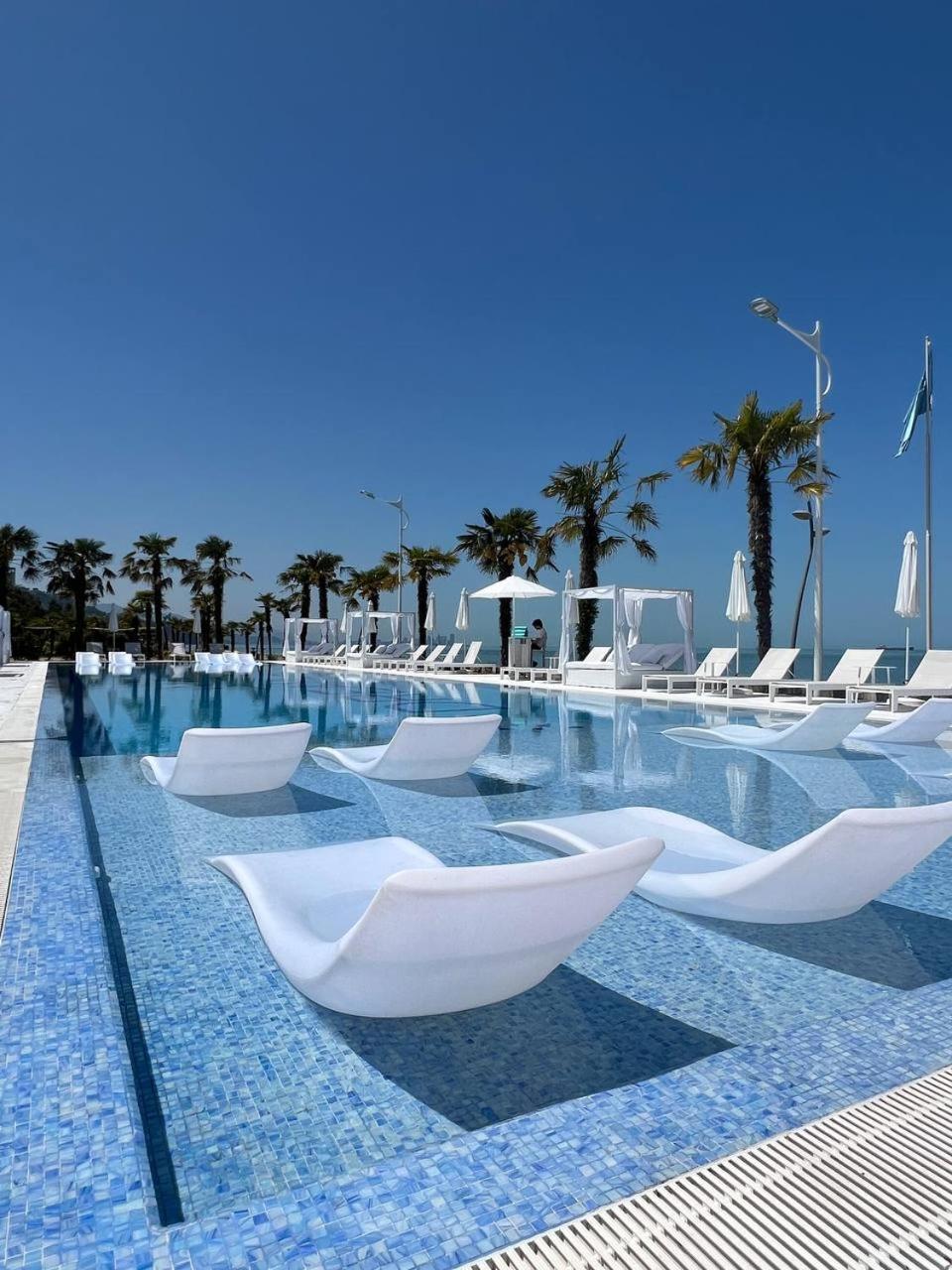 Luxury Oasis Apartment Chakvi Bagian luar foto